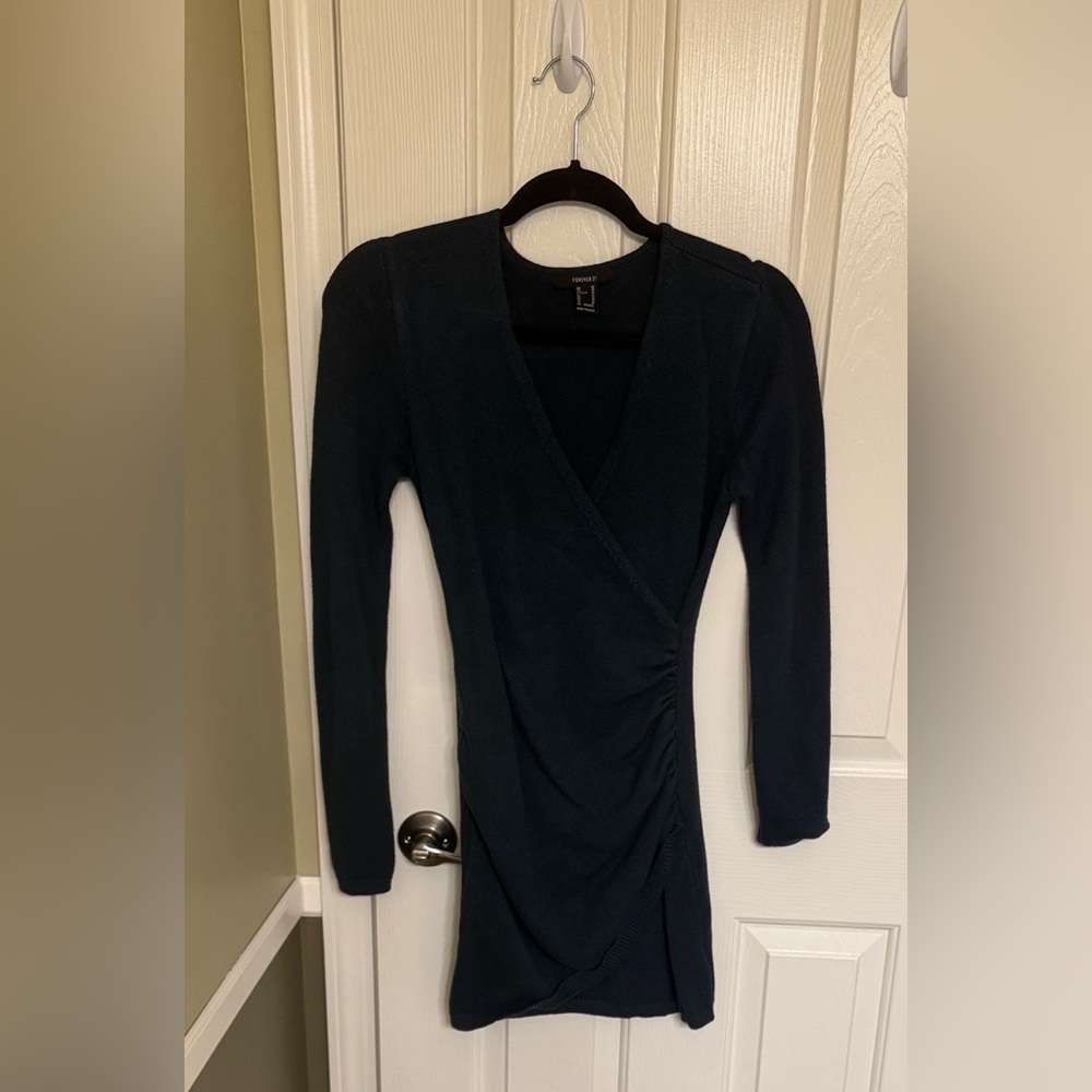 Forever 21 Dark Green Long Sleeve V-Neck Wrap Tunic Sweater